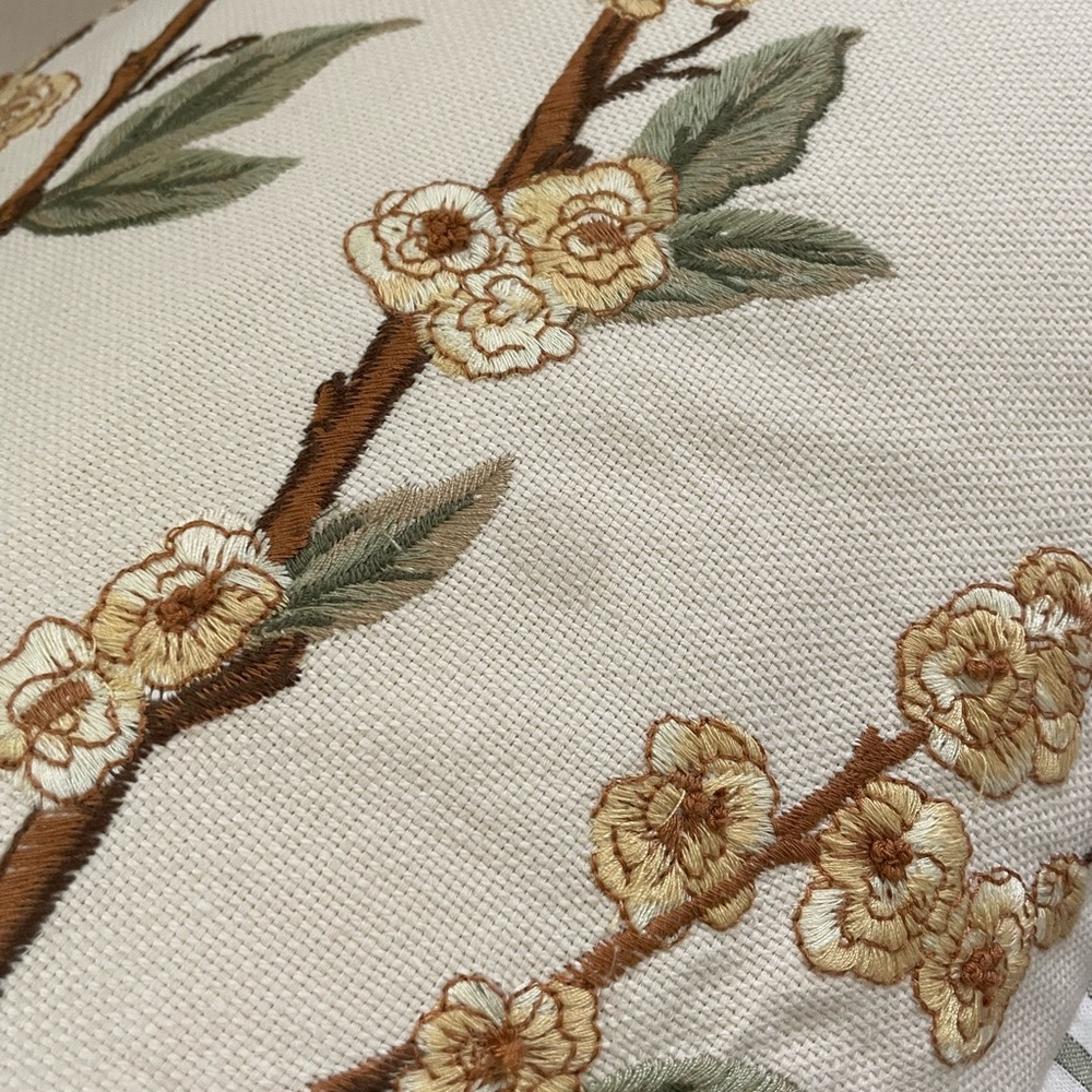 POTTERY BARN LINEN COTTON EMBROIDERED THROW PILLOW 16x26 - Picture 15 of 16